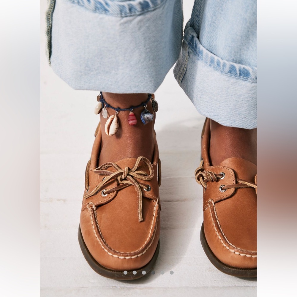 Sperry 2-eye boat show nutmeg size 7. $110